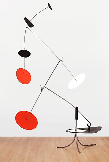 Alexander Calder, Trois noirs sur un rouge, 1968. Crystal Bridges Museum of American Art, Bentonville, Arkansas. Artwork: © 2022 Calder Foundation, New York/Artists Rights Society (ARS), New York
